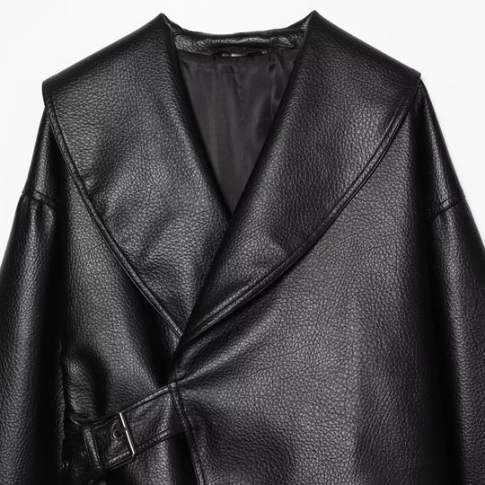 Damen Cropped Lederoptik-Jacke mit übergroßem Schalkragen und taillierendem Schnallenriemen Nord Taschen