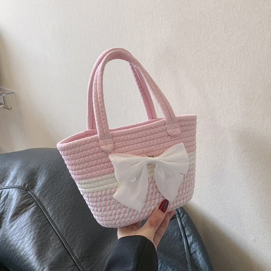 Damen Handtasche aus geflochtenem Naturmaterial mit floralem Detail Nord Taschen