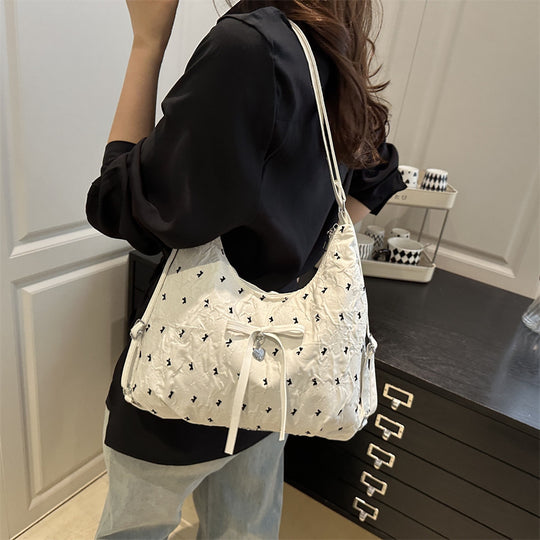 Damen modische Schultertasche mit schimmernder Oberfläche und dekorativen Details Nord Taschen