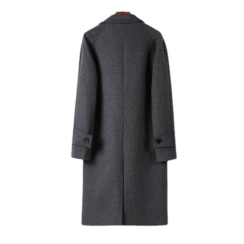 Herren Maxilanger Wollmantel mit cleanem Schnitt, schmalem Revers und innenliegendem Futter Nord Taschen