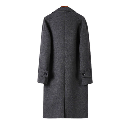 Herren Maxilanger Wollmantel mit cleanem Schnitt, schmalem Revers und innenliegendem Futter Nord Taschen