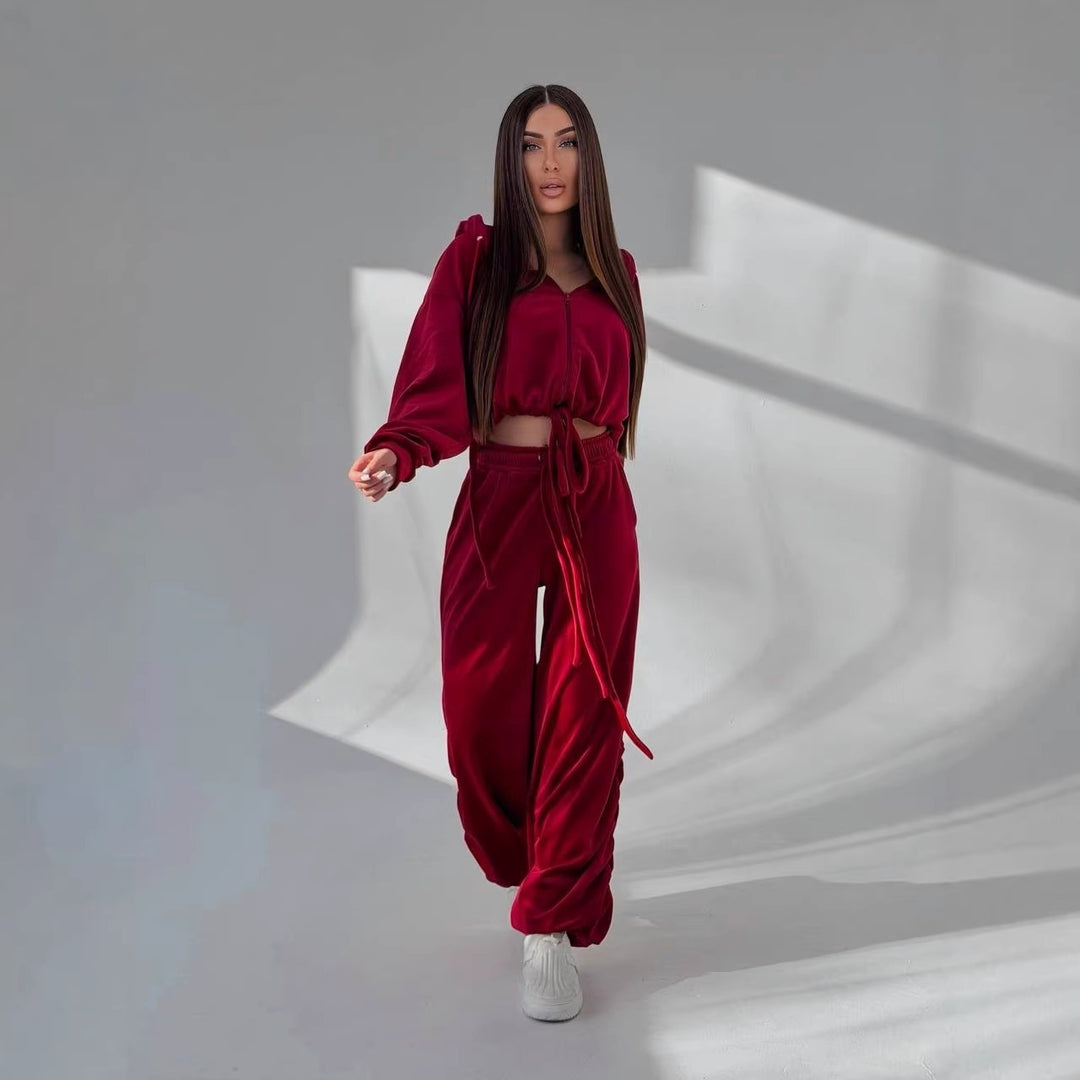 Damen Cropped Kapuzen-Sweatshirt mit Kordelzug am Saum und weite Raffung-Loungehose Nord Taschen