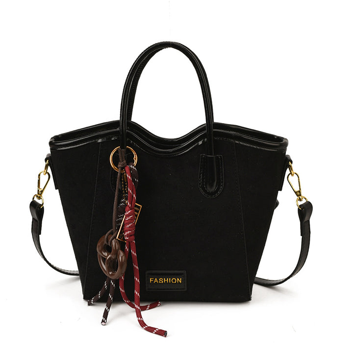 Damen Handtasche aus weichem Wildleder mit dekorativen Anhängern Nord Taschen