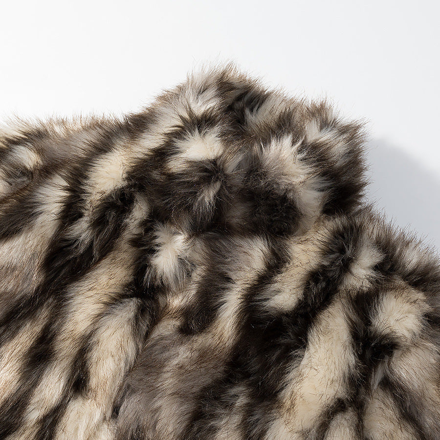 Damen Kurze Kunstfelljacke mit voluminöser Pelzoptik, kastiger Silhouette und Eingrifftaschen Nord Taschen