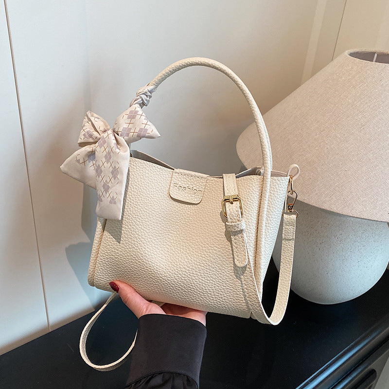 Damen Handtasche mit strukturiertem Kunstleder und elegantem Innenfach Nord Taschen