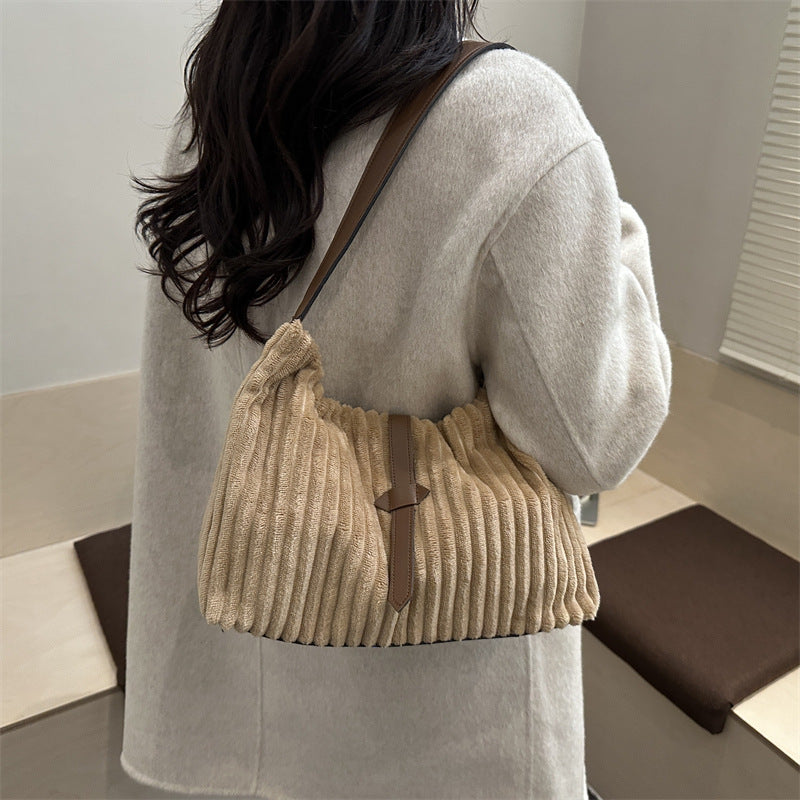 Damen Hobo-Tasche mit luxuriösem Rippenmuster und eleganter Lederakzent Nord Taschen