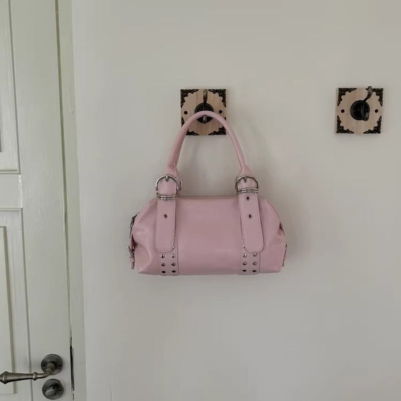Damen Handtasche mit eleganter Kettenverzierung und modischem Riemendesign Nord Taschen
