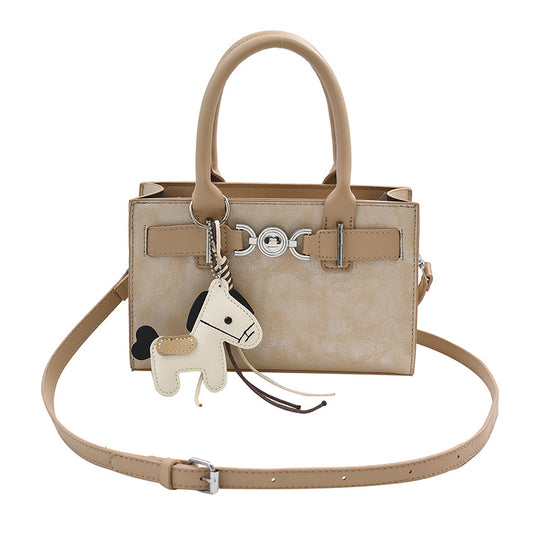 Damen Handtasche im modernen Minimalismus-Stil mit verspieltem Anhänger Nord Taschen
