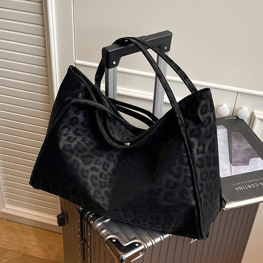 Damen Umhängetasche aus hochwertigem Kunstleder mit elegantem Leopardenmuster Nord Taschen