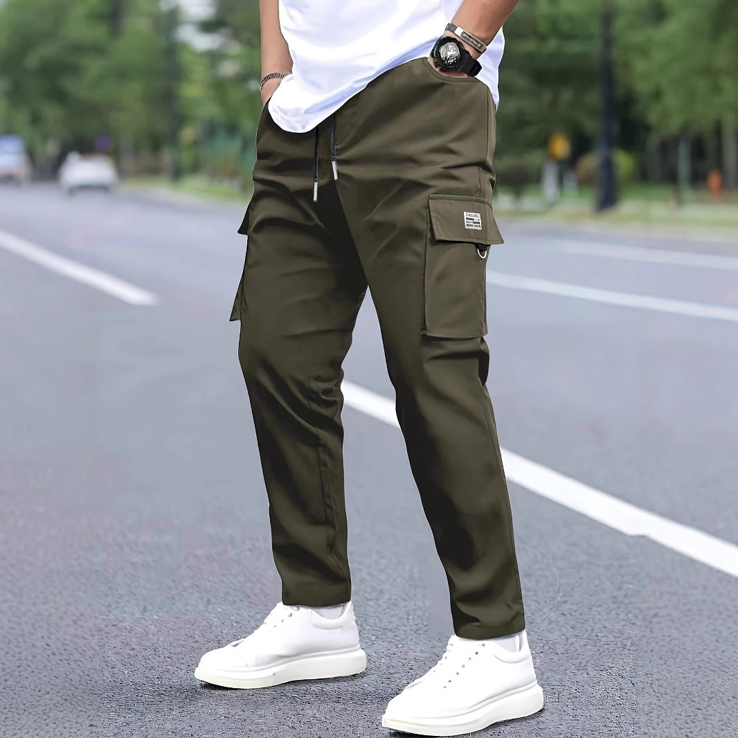 Herren Slim‑Tapered Cargo‑Jogginghose mit Tunnelzugbund, Klappentaschen und Metallringdetail Nord Taschen