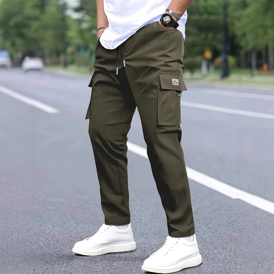 Herren Slim‑Tapered Cargo‑Jogginghose mit Tunnelzugbund, Klappentaschen und Metallringdetail Nord Taschen