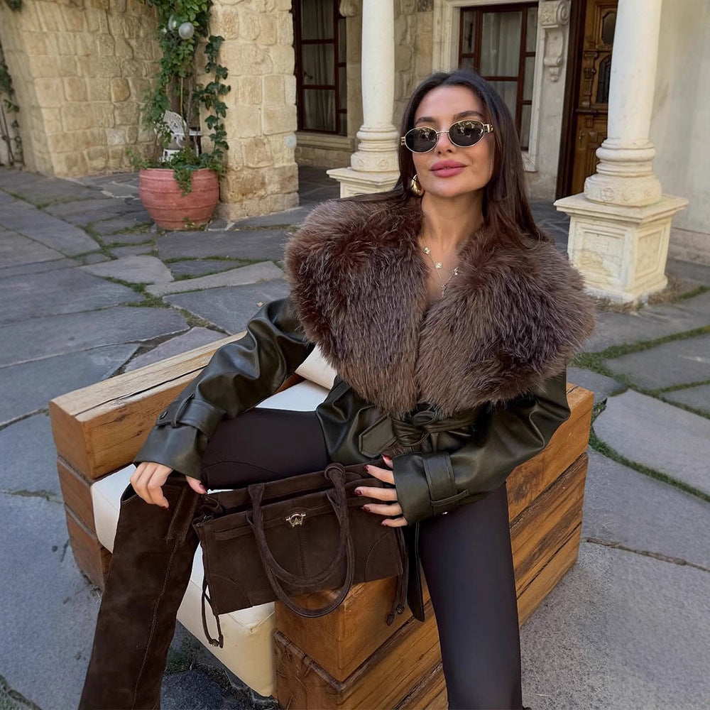 Damen taillierte Lederimitat-Jacke mit voluminösem Kunstfell-Schalkragen und Bindegürtel Nord Taschen