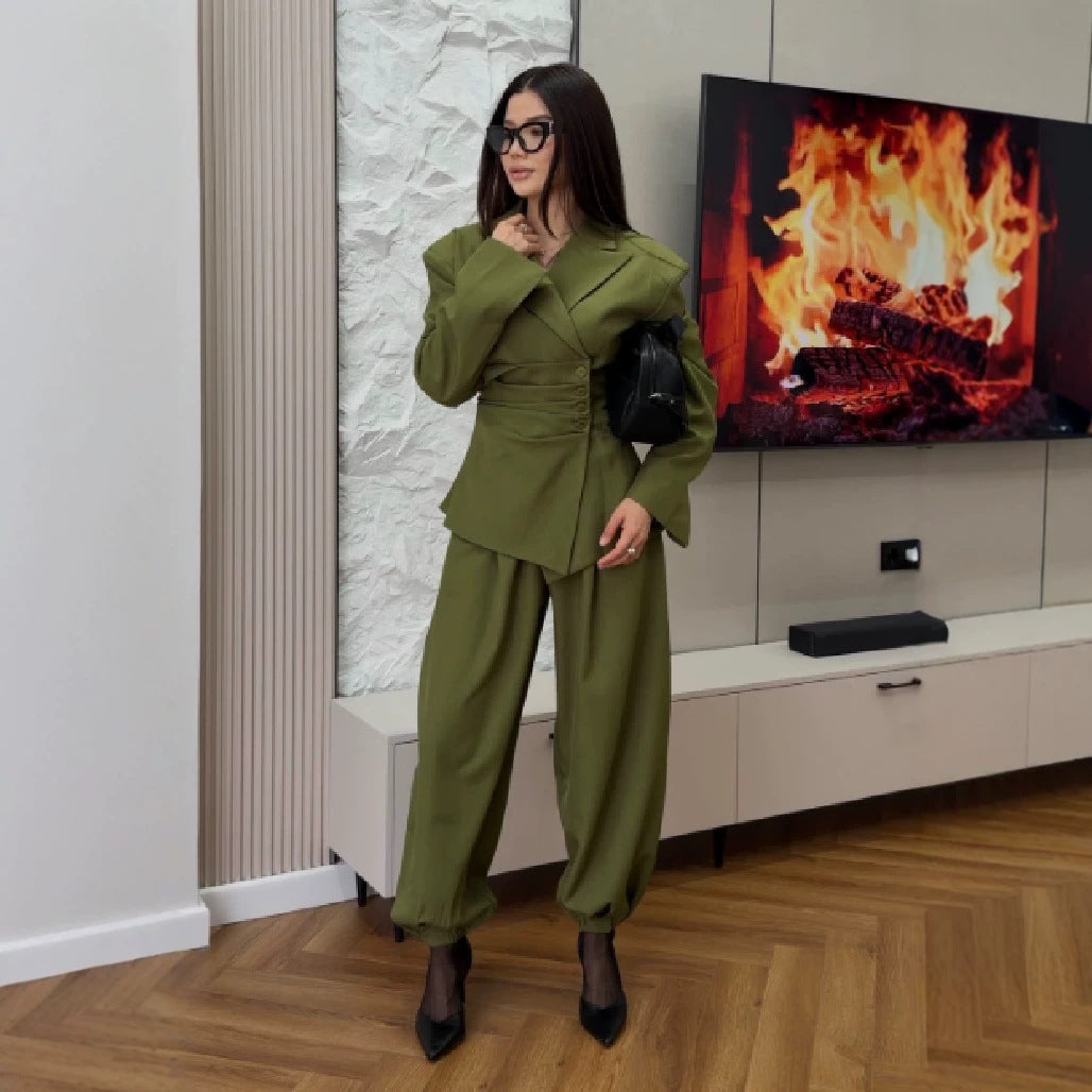 Damen Taillierter Blazer mit seitlichen Faltenbändern und asymmetrischer Knopfleiste Nord Taschen