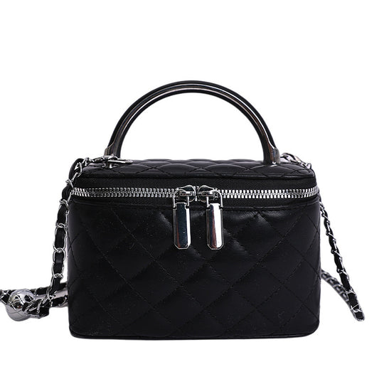 Damen Mini-Handtasche mit goldfarbenem Kettenakzent und strukturiertem Design Nord Taschen