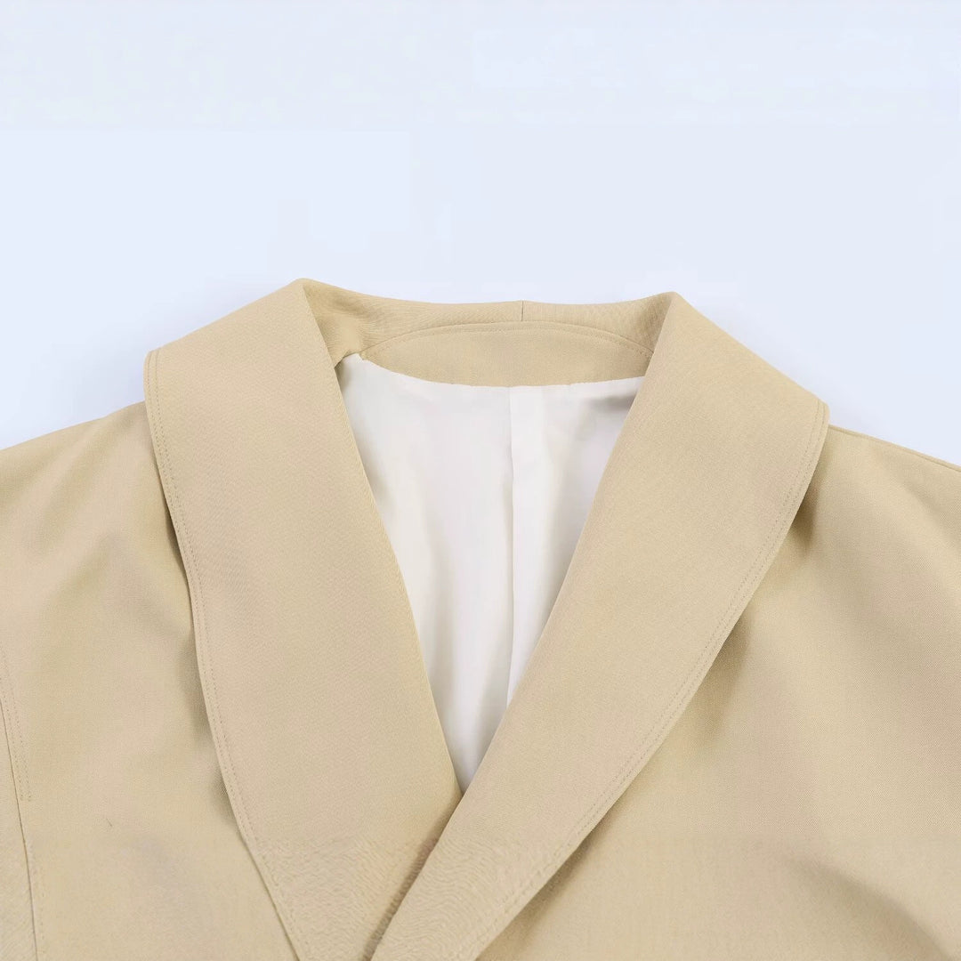 Damen Oversized Cropped-Jacke mit großem Schalkragen, Taillenriegel und Ballonärmeln Nord Taschen