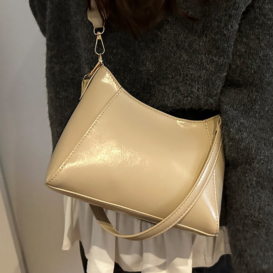 Damen Umhängetasche mit modernem, hochwertigem Kunstleder und verstellbarem Schulterriemen Nord Taschen