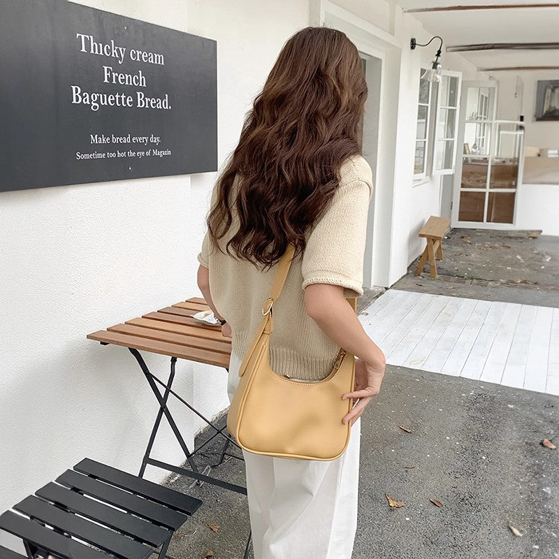 Damen Hobo-Tasche mit eleganter Linienführung und hochwertigem Kunstleder Nord Taschen