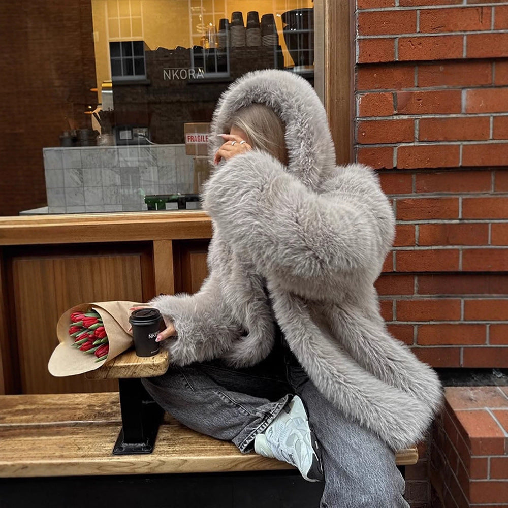 Damen Kuschelige Kurz-Kunstpelzjacke mit extravoluminöser Kapuze Nord Taschen