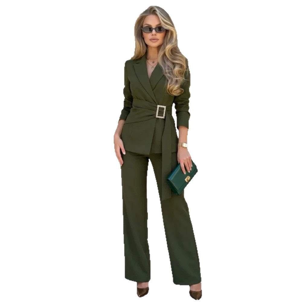 Damen taillierter Wickelblazer mit Perlen-Gürtelschnalle und schlanker Anzughose Nord Taschen