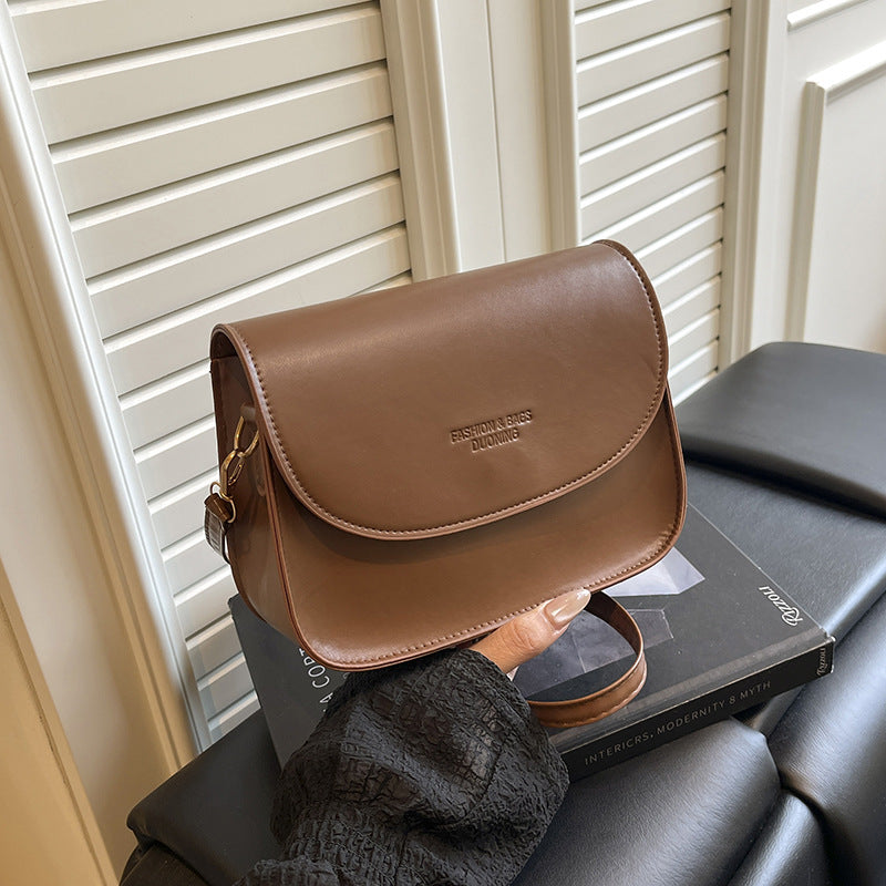 Damen elegante Umhängetasche mit praktischer Klappöffnung und geschmeidigem Design Nord Taschen