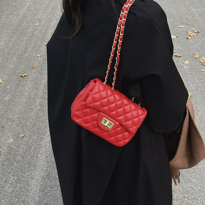 Damen Mini-Schultertasche im eleganten Steppmuster mit goldenen Akzenten Nord Taschen