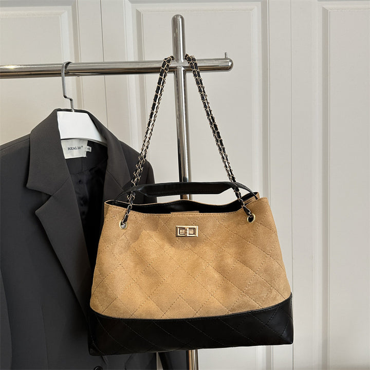 Damen elegante gesteppte Handtasche mit stylischem Kettenhenkel Nord Taschen