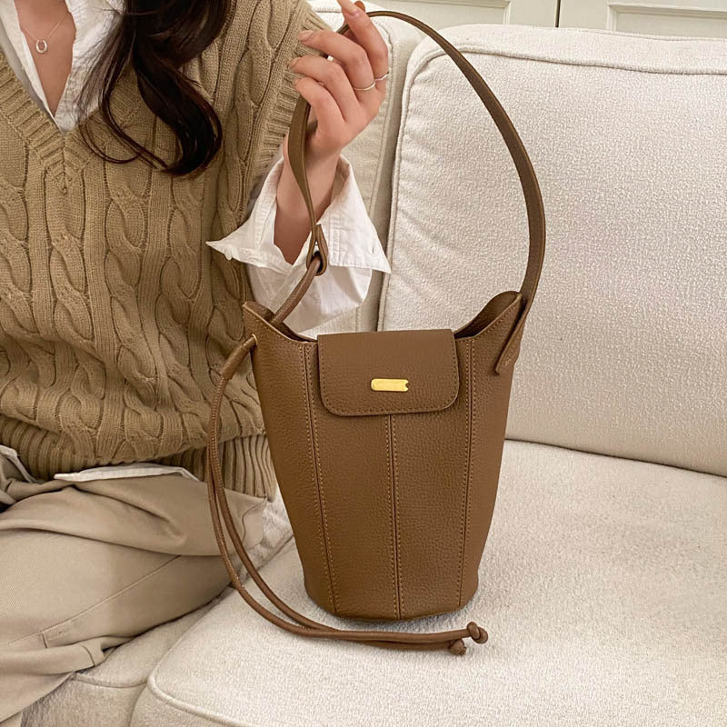 Damen Beuteltasche mit modernem Kordelzug und edlem Design Nord Taschen