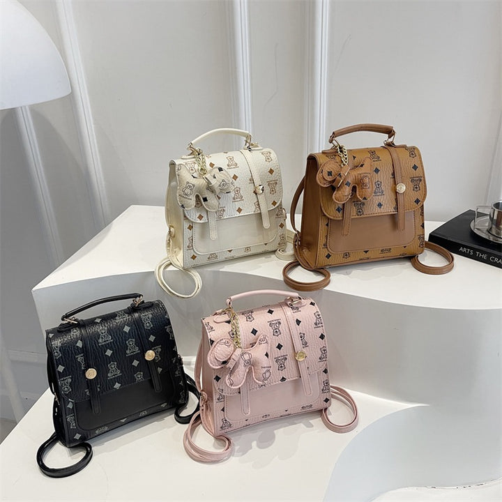 Damen Rucksackhandtasche mit verspieltem Anhänger Nord Taschen