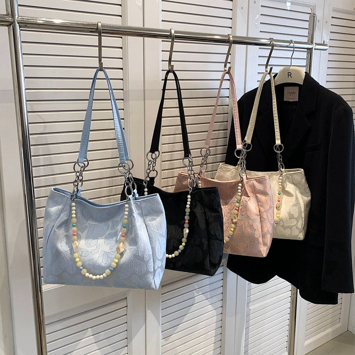 Damen modische Handtasche mit Herzprägung und buntem Anhänger Nord Taschen