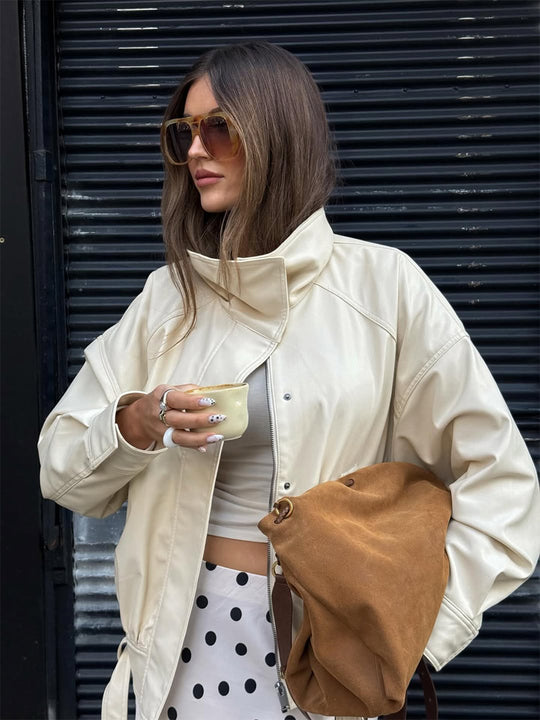 Damen Oversize Kunstlederjacke mit hohem Stehkragen und Tunnelzug Nord Taschen