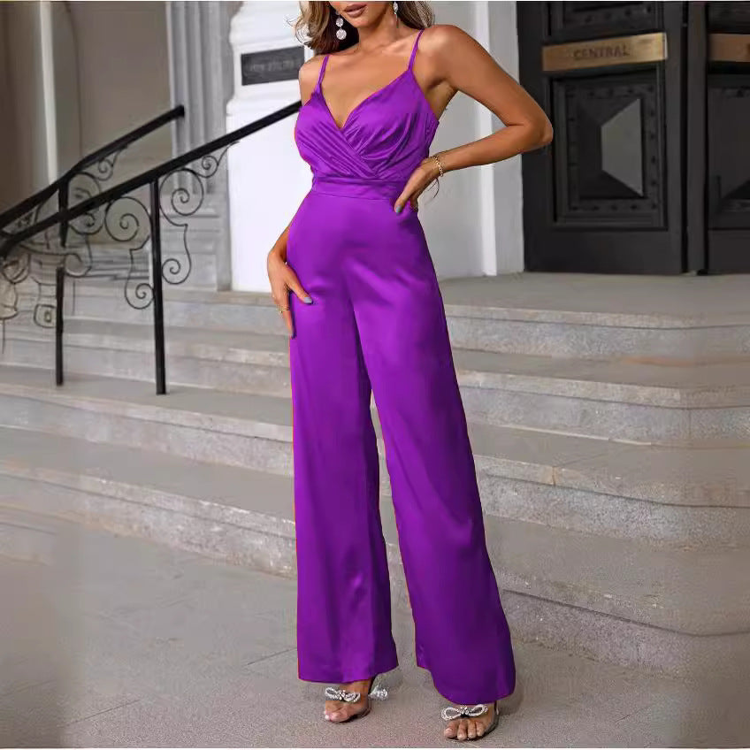 Damen eleganter Jumpsuit mit schmalen Trägern und einem fließenden Schnitt