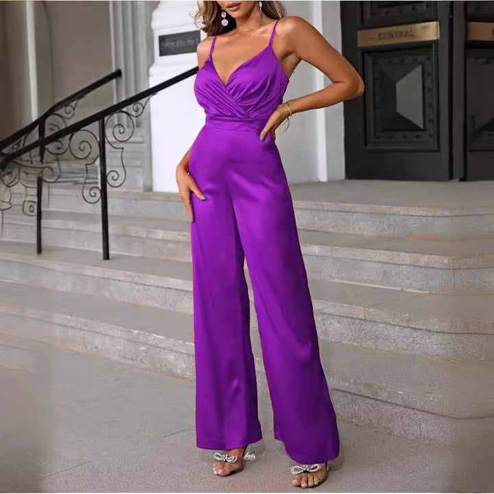 Damen eleganter Jumpsuit mit schmalen Trägern und einem fließenden Schnitt
