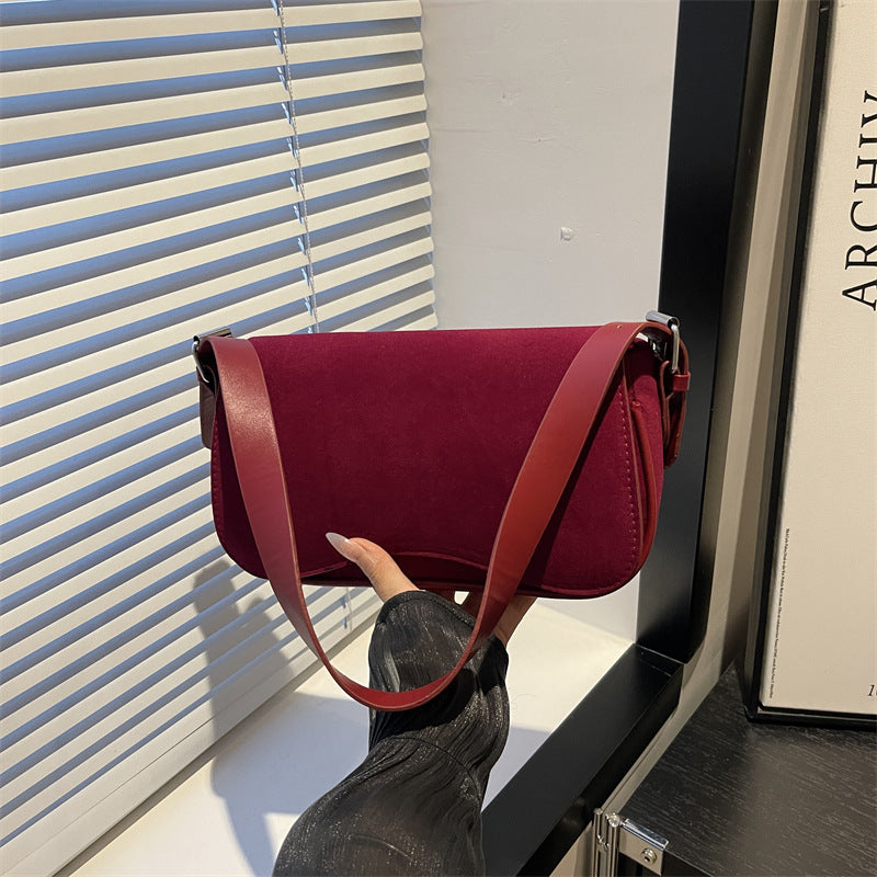 Damen Schultertasche aus hochwertigem Wildleder mit verstellbarem Trageriemen Nord Taschen