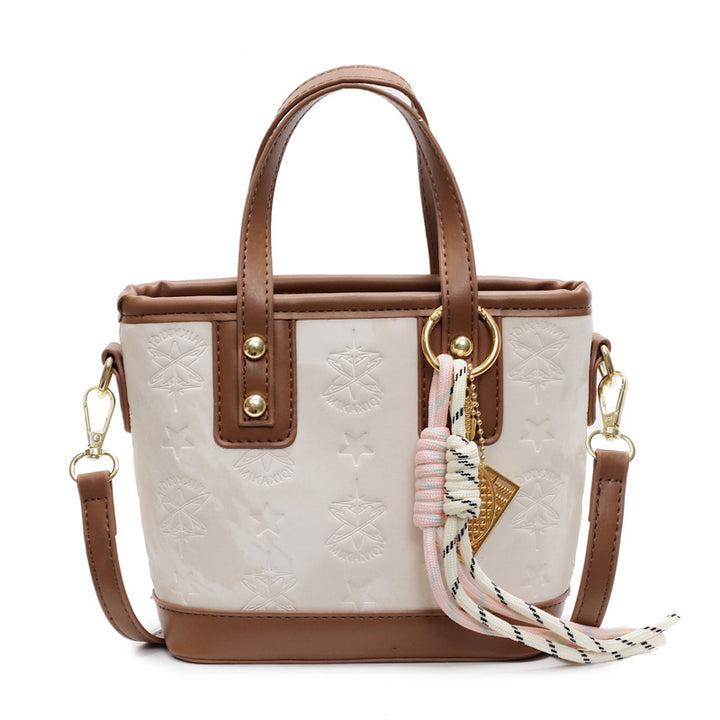 Damen Mini-Tasche im verspielten Design mit dekorativen Anhänger | Nord Taschen