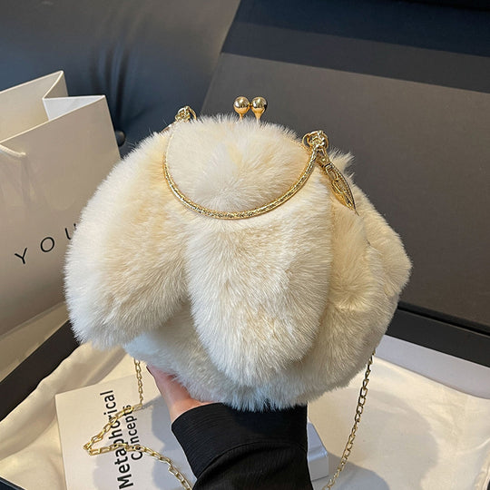 Damen Plüsch Handtasche mit goldenen Akzenten und abnehmbarem Kettenriemen Nord Taschen