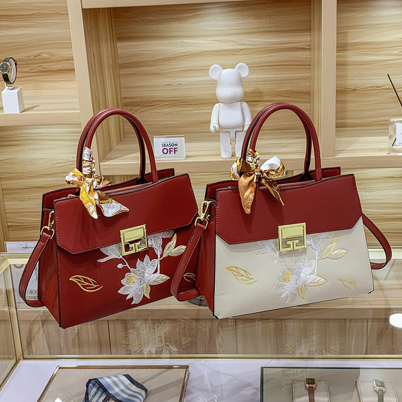 Damen Handtasche mit elegantem floralem Design und praktischen Trageoptionen Nord Taschen