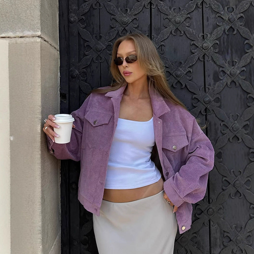 Damen Oversize Cordjacke im Cropped‑Schnitt mit Pattentaschen und kastiger Silhouette Nord Taschen