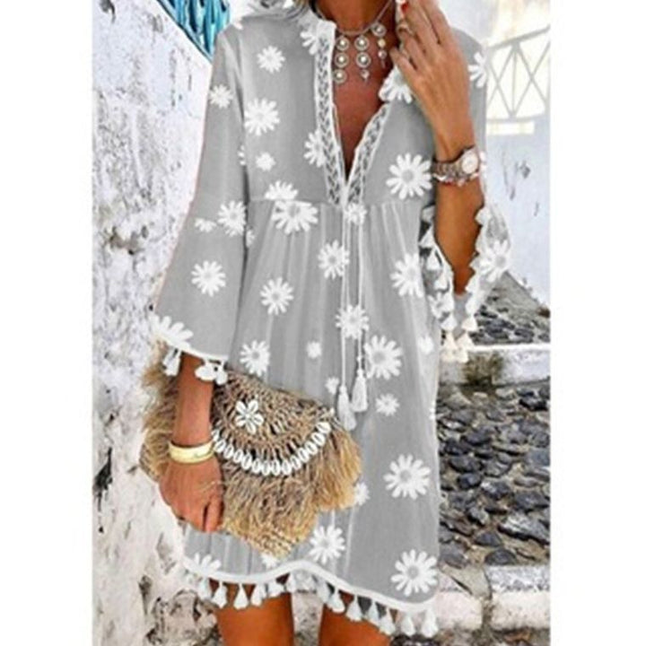 Damen Strandkleid mit floralen Motiven und Quastenverzierungen