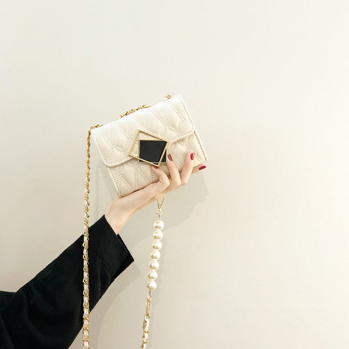 Damen Clutch mit luxuriöser Steppung und edlem Kettenhenkel Nord Taschen