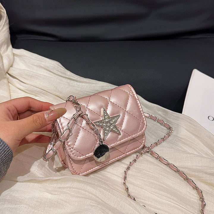 Damen Clutch-Tasche mit eleganter Steppmusterung und funkelndem Sternenanhänger Nord Taschen
