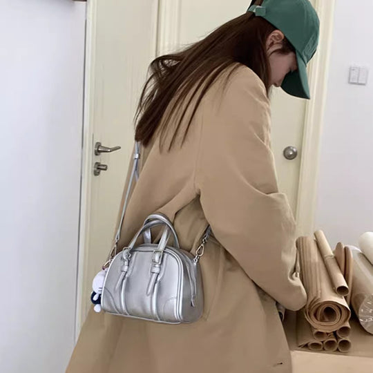 Damen Handtasche im eleganten City-Stil mit luxuriösem Hochglanzfinish Nord Taschen