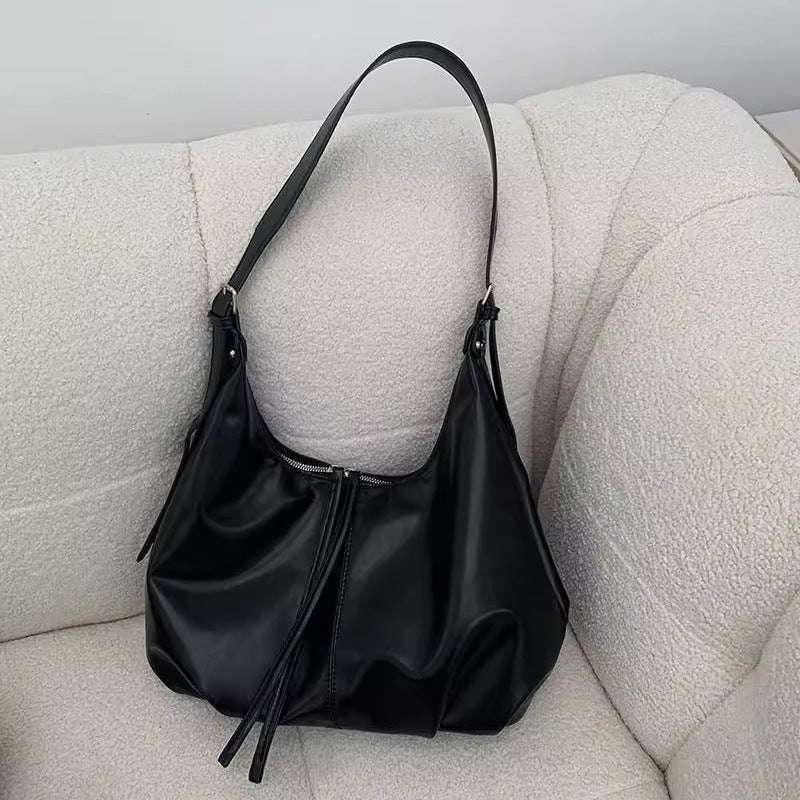 Damen Hobo-Tasche aus hochwertigem Kunstleder mit raffinierten Falten und elegantem Design Nord Taschen