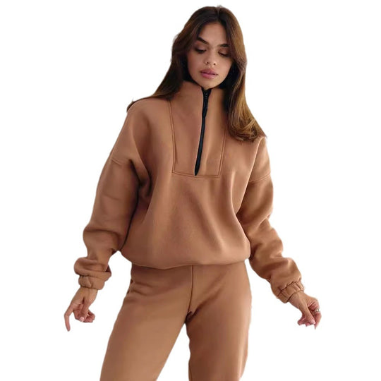Damen Athleisure-Zweiteiler aus dickem French-Terry mit hohem Stehkragen, halbem Reißverschluss und Tunnelzughose Nord Taschen