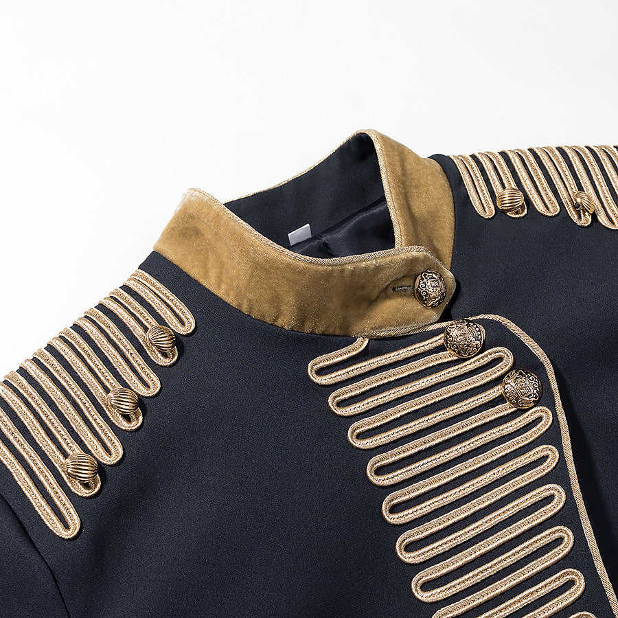 Damen Kurzblazer im Marschall-Stil mit verzierten Goldgalons und Stehkragen Nord Taschen