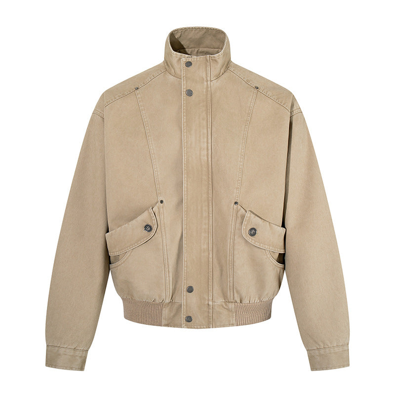 Herren Kurz geschnittene Utility-Bomberjacke aus Baumwoll-Canvas mit Stehkragen, verdeckter Druckknopfleiste und geripptem Saum Nord Taschen