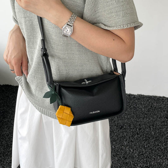 Damen Handtasche aus strukturiertem Kunstleder mit verstellbarem Trageriemen Nord Taschen