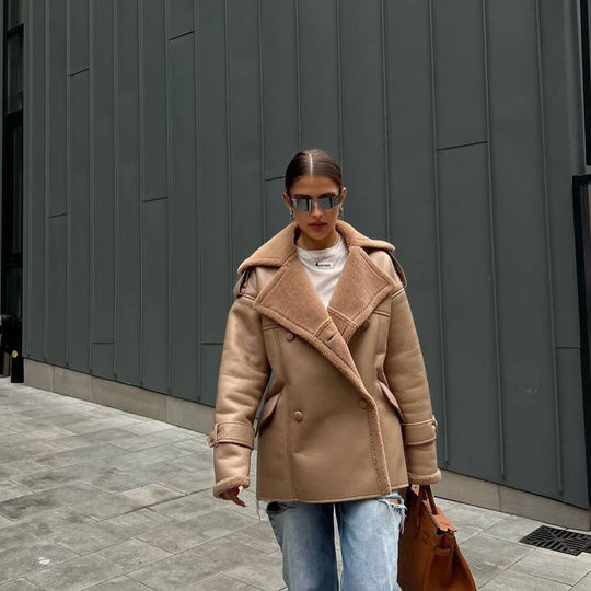 Damen Oversized Fliegerjacke aus Lammfellimitat mit Doppelreihiger Knopfleiste Nord Taschen