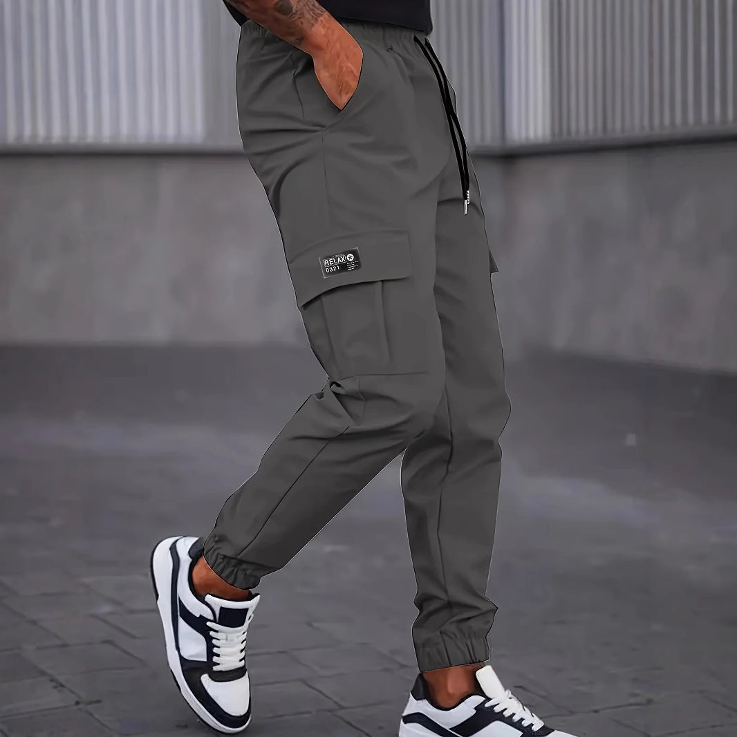 Herren Utility-Cargohose im Joggerstil mit Tunnelzugbund elastischen Beinabschlüssen und Multifachtaschen Nord Taschen
