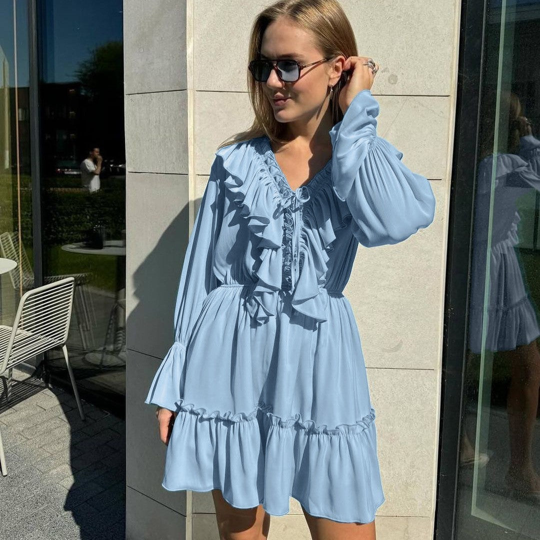 Damen Verspieltes Rüschen-Kurzkleid mit V-Ausschnitt, geraffter Taille und Stufensaum Nord Taschen