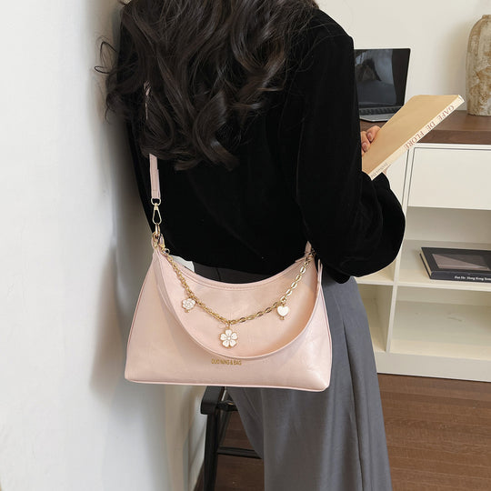 Damen Umhängetasche mit elegantem Ketten-Design und floralem Akzent Nord Taschen